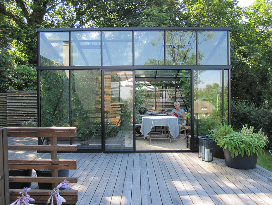 Modern Greenhouse M34 front